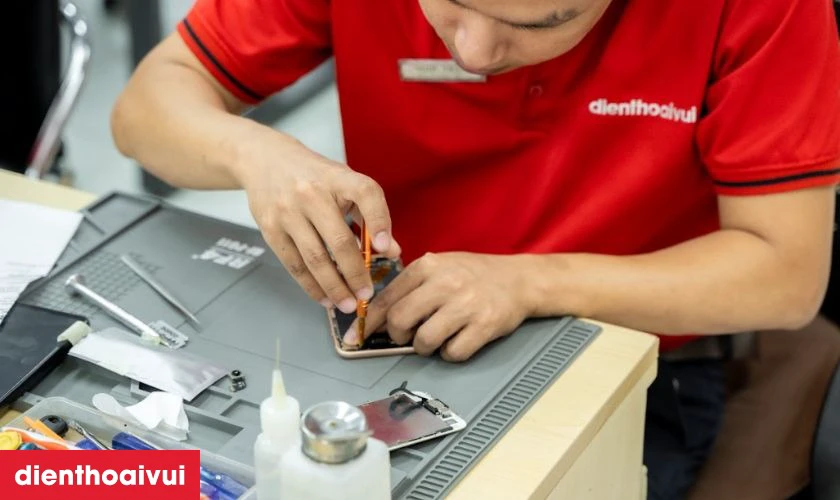 Cửa h&agrave;ng thay &eacute;p k&iacute;nh Infinix Note 10 Pro ch&iacute;nh h&atilde;ng