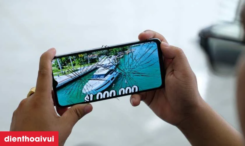 Nguy&ecirc;n nh&acirc;n tại sao điện thoại dễ bị nứt vỡ mặt k&iacute;nh