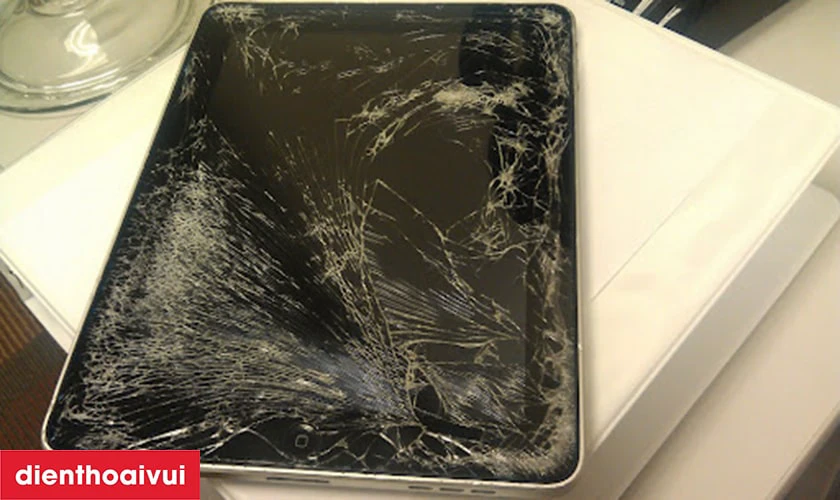 Nguyên nhân cần thay mặt kính iPad là gì?