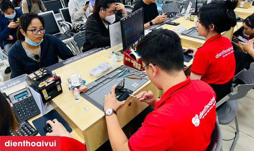 Thay ép kính iPad giá tốt, nhanh chóng tại Điện Thoại Vui