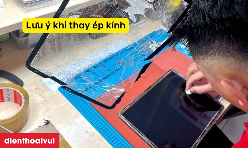 Những lưu &yacute; trước khi thay &eacute;p k&iacute;nh iPad Pro 10.5 inch ch&iacute;nh h&atilde;ng Feaglet