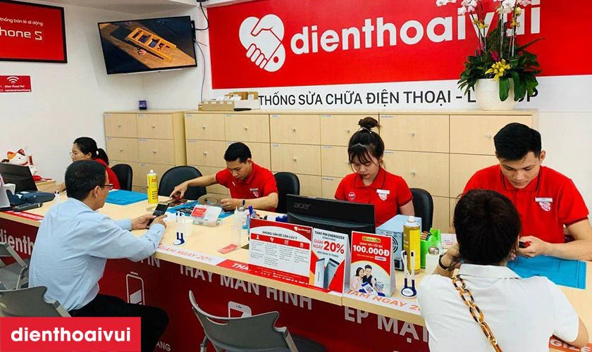 Dịch vụ thay &eacute;p k&iacute;nh iPad Pro 11 lấy liền tại Điện Thoại Vui
