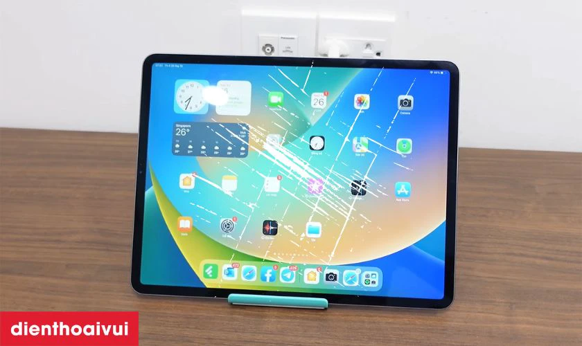 C&aacute;c dấu hiệu nhận biết bạn cần thay &eacute;p k&iacute;nh iPad Pro 12.9 inch 2018