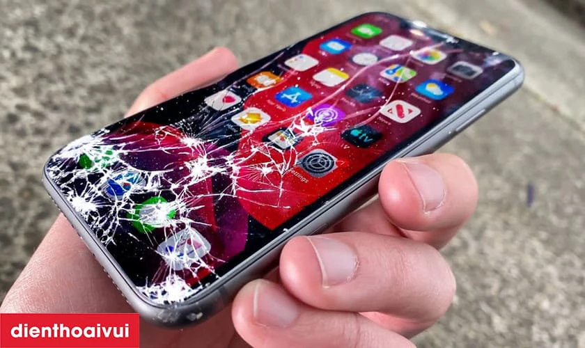 Khi n&agrave;o bạn cần thay &eacute;p k&iacute;nh iPhone 11 Pro ch&iacute;nh h&atilde;ng Orizin?
