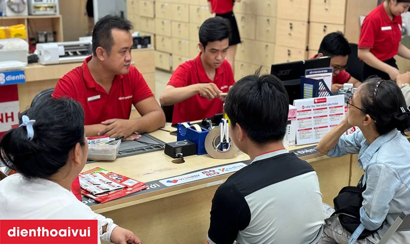 Dịch vụ thay &eacute;p k&iacute;nh iPhone 11 Pro ch&iacute;nh h&atilde;ng Orizin ch&iacute;nh h&atilde;ng, lấy liền tại Điện Thoại Vui