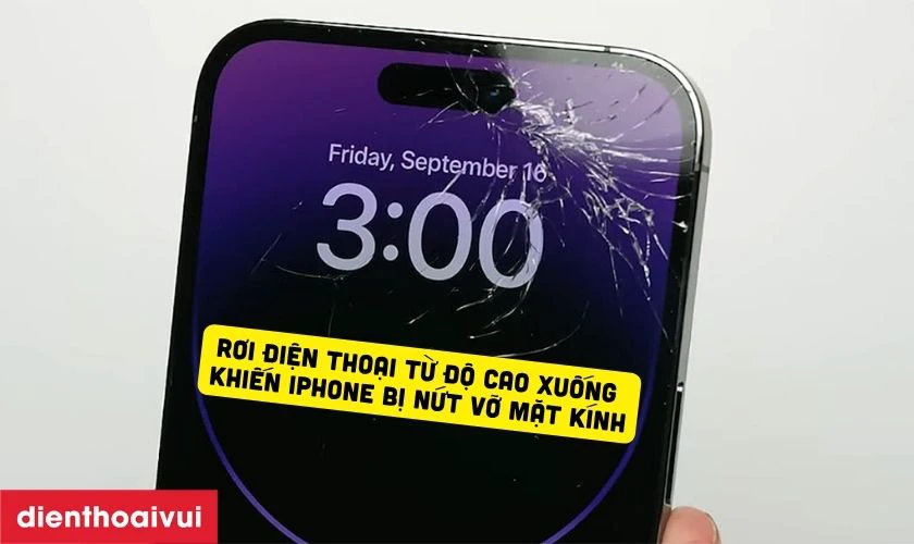 Bất cẩn l&agrave;m rơi, nứt k&iacute;nh m&agrave;n h&igrave;nh điện thoại