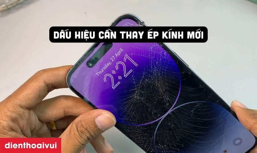 Mặt k&iacute;nh điện thoại bị nứt