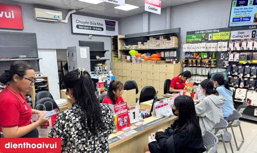 Địa chỉ thay &eacute;p k&iacute;nh 16 Pro Max ở đ&acirc;u uy t&iacute;n, lấy liền lại TPHCM v&agrave; H&agrave; Nội