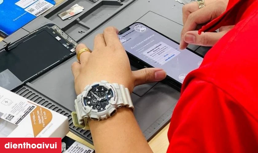 Địa chỉ thay &eacute;p k&iacute;nh iPhone 16 Pro uy t&iacute;n