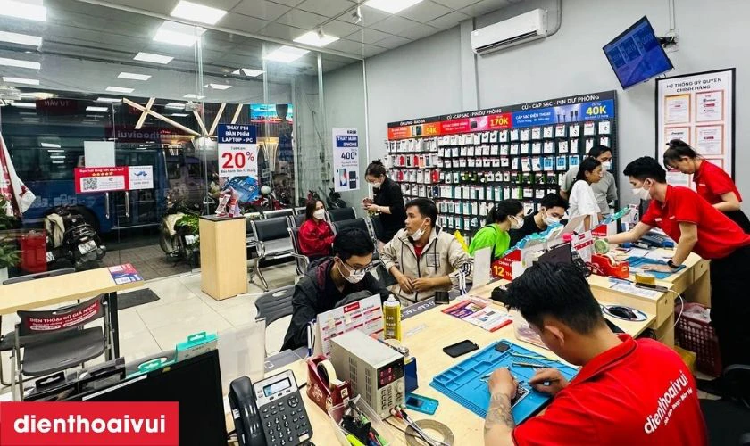 Quy trình thay ép kính iPhone 17 chính hãng Feaglet tại Điện Thoại Vui