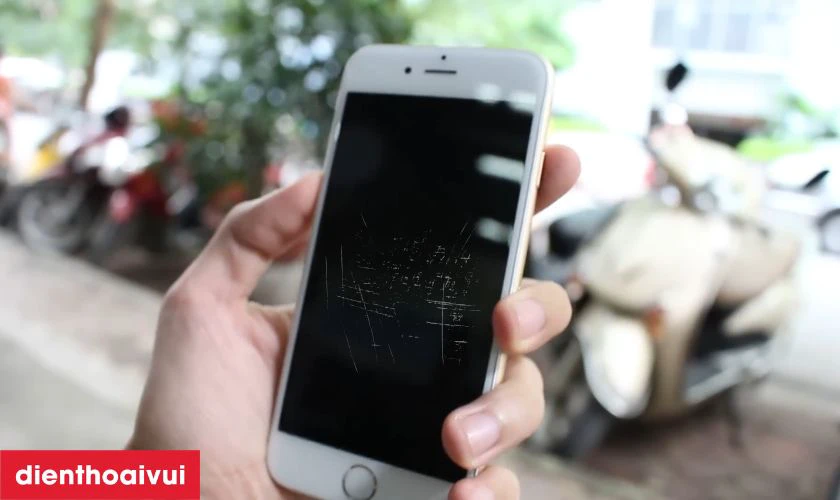 C&aacute;c dấu hiệu nhận biết bạn cần thay &eacute;p k&iacute;nh iPhone 6 mới