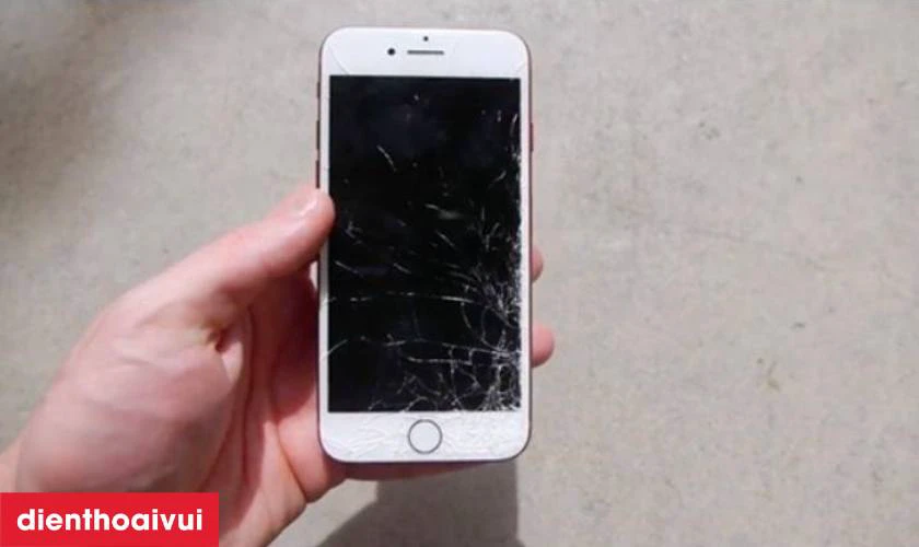C&aacute;c dấu hiệu nhận biết bạn cần thay &eacute;p k&iacute;nh iPhone 7 ch&iacute;nh h&atilde;ng Feaglet mới