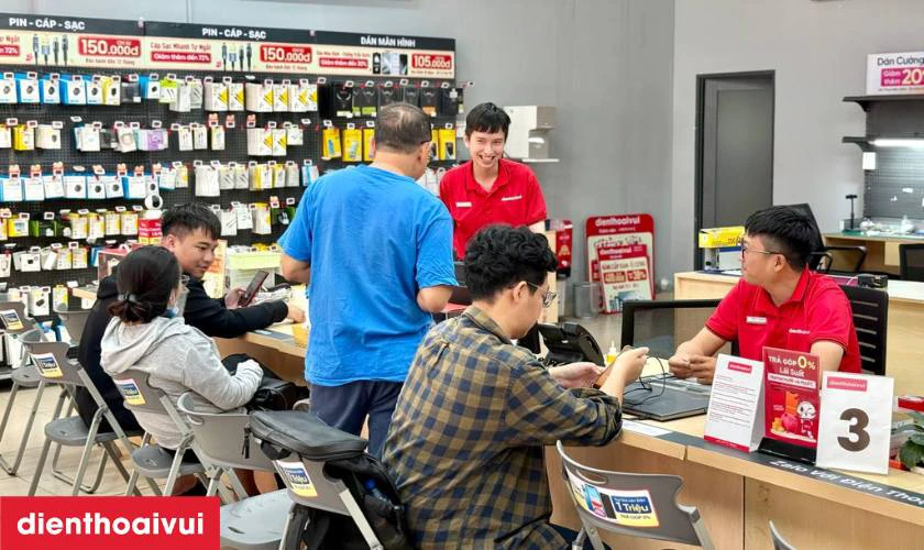Quy tr&igrave;nh thay &eacute;p k&iacute;nh iPhone X minh bạch lấy liền tại Điện Thoại Vui
