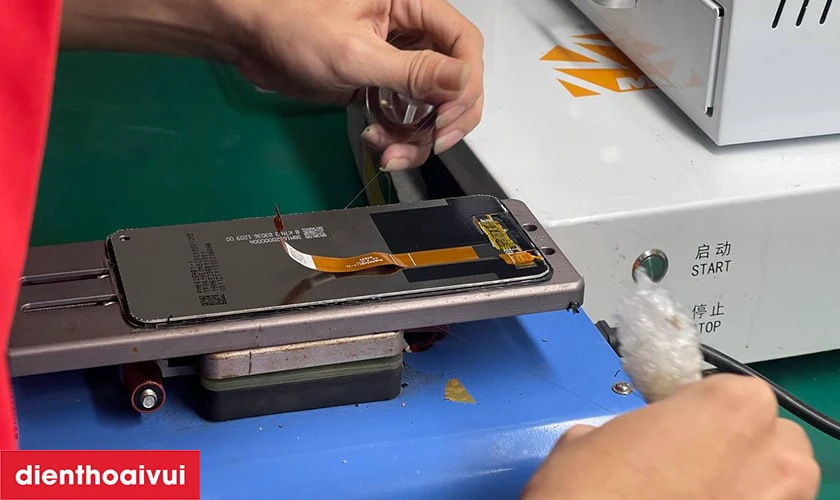 C&oacute; n&ecirc;n thay &eacute;p k&iacute;nh iPhone XR ch&iacute;nh h&atilde;ng Orizin kh&ocirc;ng?