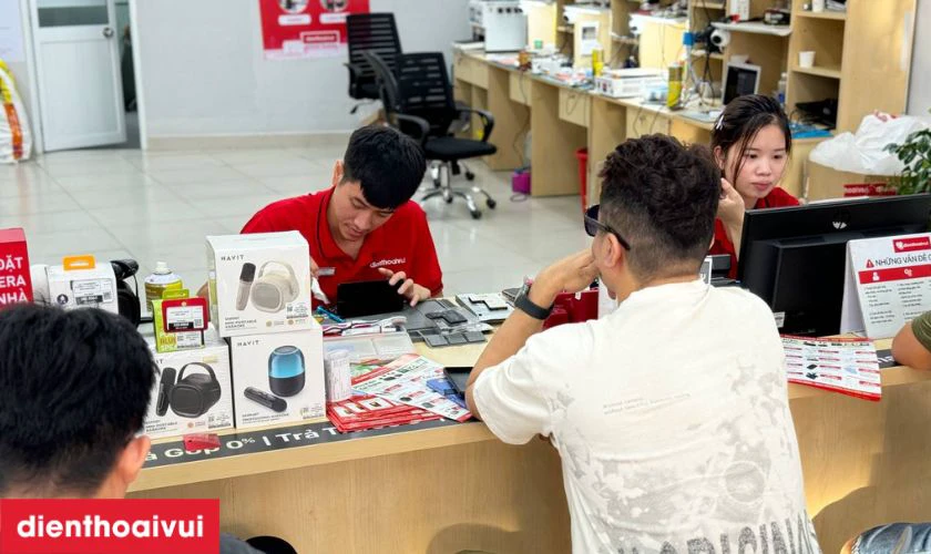 Quy tr&igrave;nh thay &eacute;p k&iacute;nh iPhone XS Max ch&iacute;nh h&atilde;ng Orizin minh bạch lấy liền tại Điện Thoại Vui&nbsp;