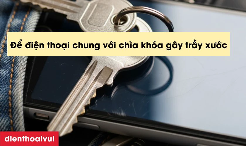 Để chung vật nhọn l&agrave;m mặt k&iacute;nh Itel P55 bị hư hỏng