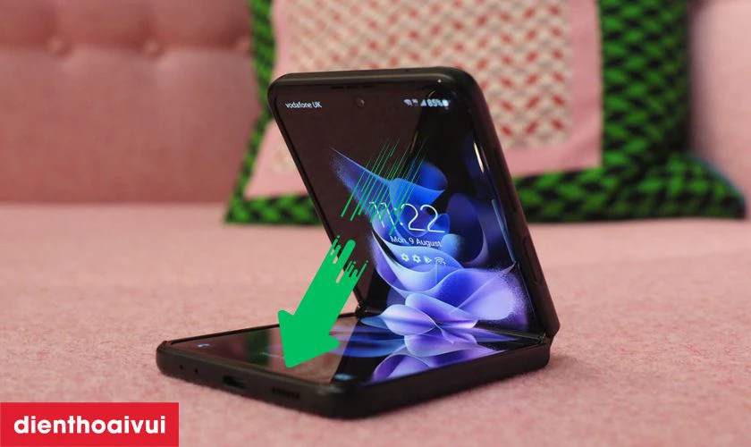 Nguy&ecirc;n nh&acirc;n khi&ecirc;́n Samsung Galaxy Z Flip 3 dễ bị nứt vỡ mặt k&iacute;nh