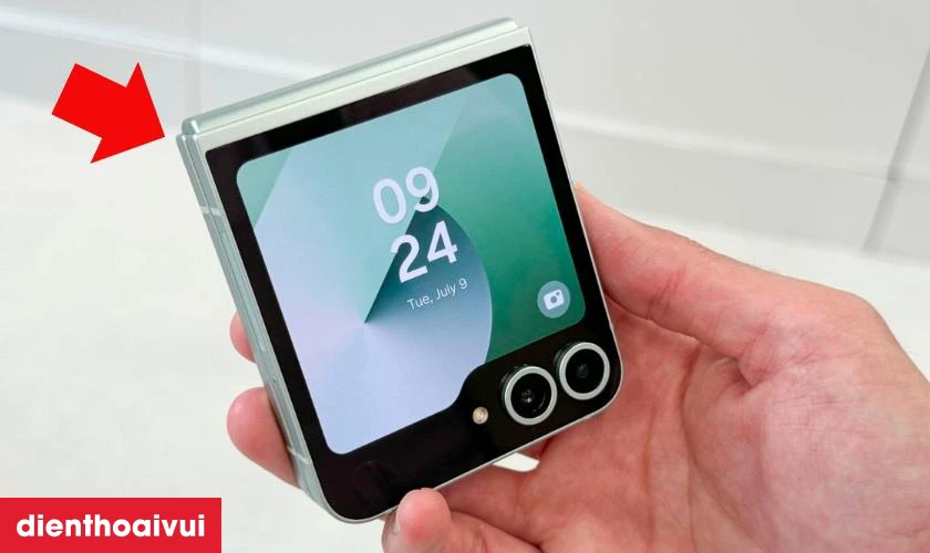 Nguy&ecirc;n nh&acirc;n khi&ecirc;́n Samsung Galaxy Z Flip 6 dễ bị nứt vỡ mặt k&iacute;nh