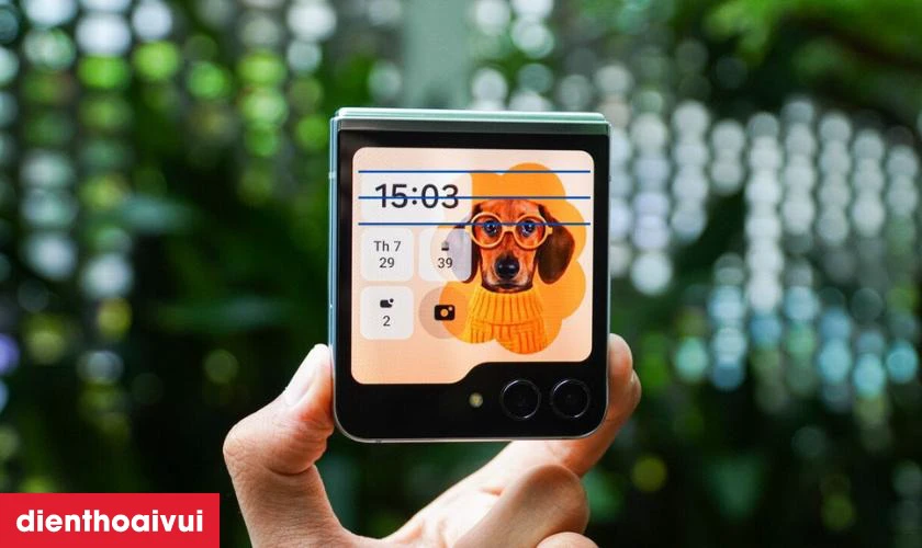 C&aacute;c dấu hiệu nhận biết bạn cần thay &eacute;p k&iacute;nh mặt trong Samsung Galaxy Z Flip 6 mới