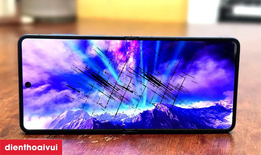 Dấu hiệu cần thay &eacute;p k&iacute;nh mặt trong Samsung Galaxy Z Flip 7?