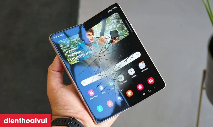 Nguy&ecirc;n nh&acirc;n khi&ecirc;́n Samsung Galaxy Z Fold 5 dễ bị nứt vỡ mặt k&iacute;nh
