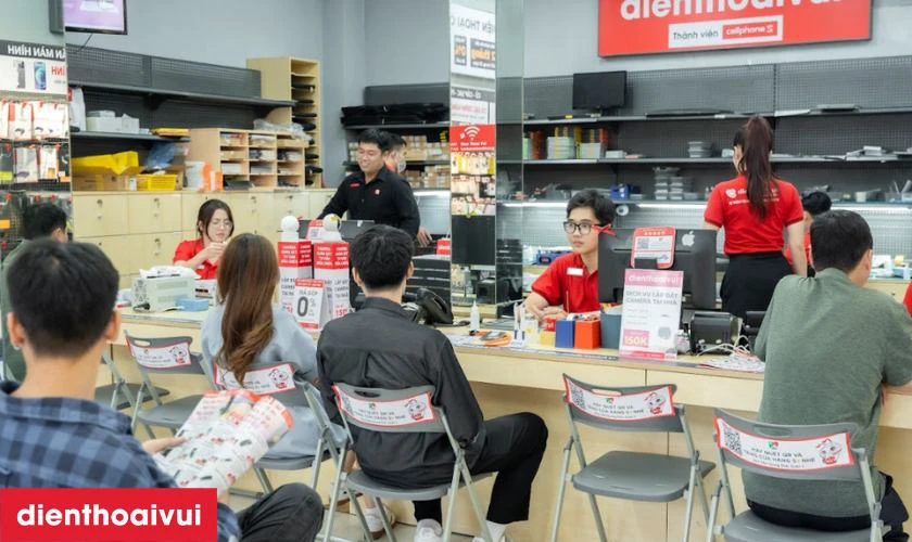 Quy tr&igrave;nh thay &eacute;p k&iacute;nh minh bạch lấy liền tại Điện Thoại Vui