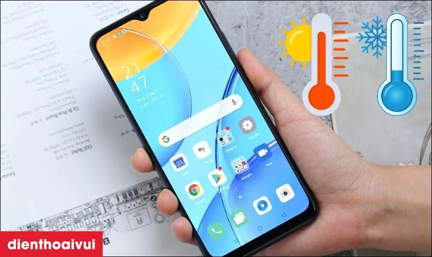 Thay đổi nhiệt độ đột ngột l&agrave; nguy&ecirc;n nh&acirc;n g&acirc;y hư hỏng k&iacute;nh m&agrave;n h&igrave;nh điện thoại