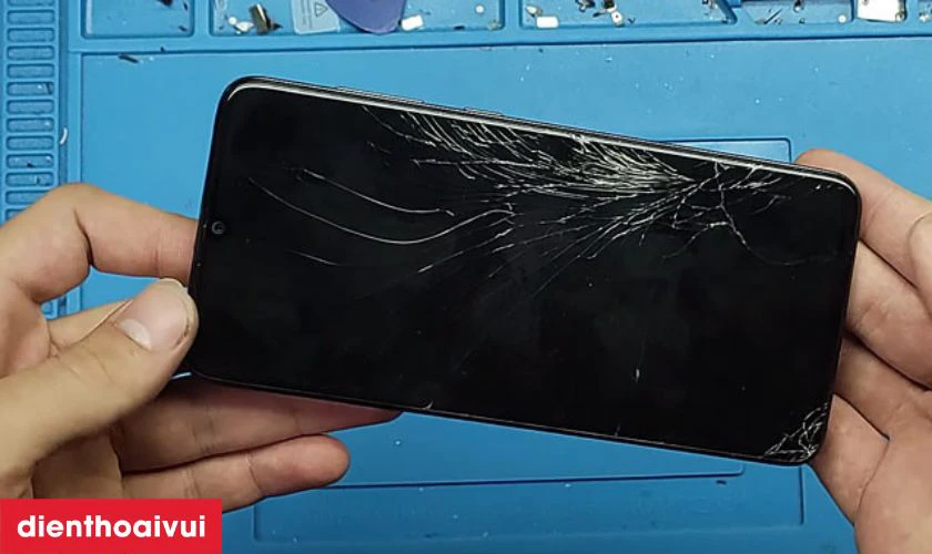 Quy tr&igrave;nh thay &eacute;p k&iacute;nh OPPO A55 minh bạch lấy liền tại Điện Thoại Vui