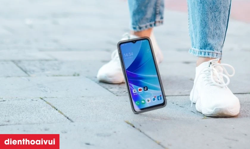 Rơi rớt l&agrave;m lớp k&iacute;nh m&agrave;n h&igrave;nh bị tổn thương, nứt vỡ cần thay mới để kh&ocirc;i phục chức năng