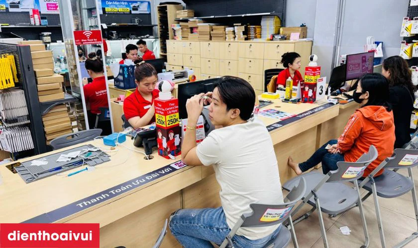 Dịch vụ thay &eacute;p k&iacute;nh OPPO Find N2 Flip ch&iacute;nh h&atilde;ng, lấy liền tại Điện Thoại Vui