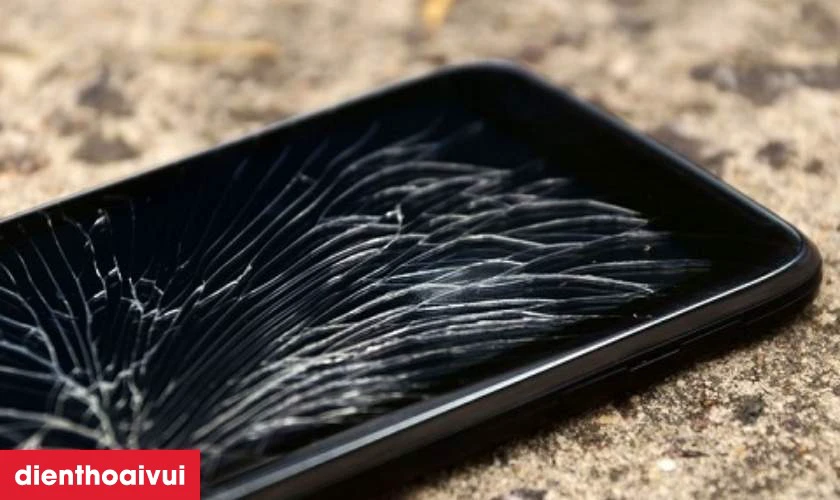 Nguy&ecirc;n nh&acirc;n tại sao điện thoại dễ bị nứt vỡ mặt k&iacute;nh