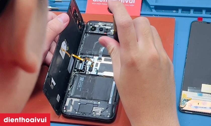 Thay &eacute;p k&iacute;nh OPPO Reno8 T 5G ở đ&acirc;u uy t&iacute;n