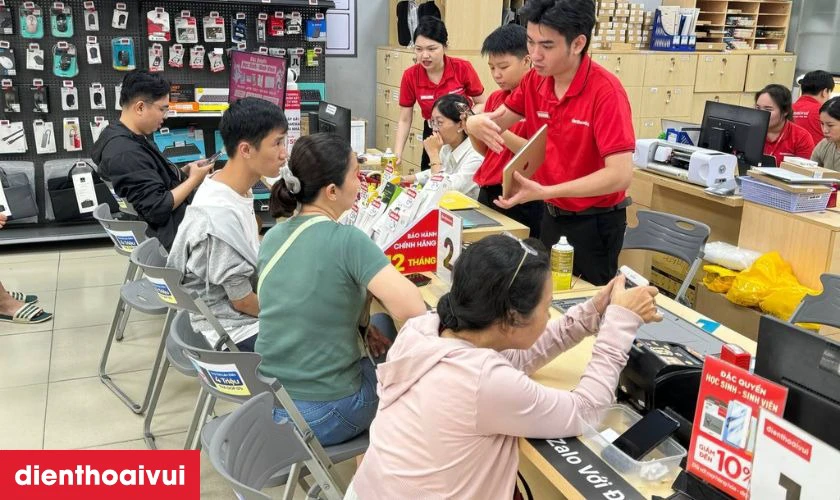 Dịch vụ thay &eacute;p k&iacute;nh OPPO Reno8 T 5G ch&iacute;nh h&atilde;ng