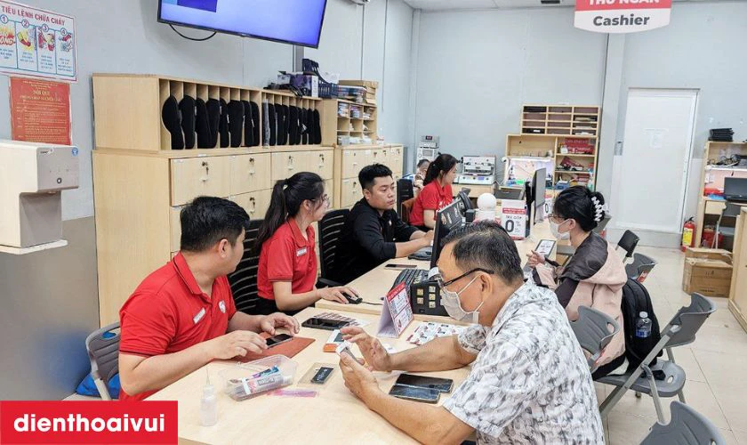 Cửa h&agrave;ng thay &eacute;p k&iacute;nh Oppo Reno8 Z 5G ch&iacute;nh h&atilde;ng, lấy liền tại Điện Thoại Vui