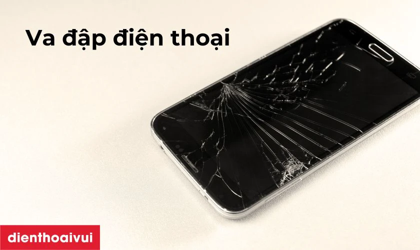 Va đập l&agrave;m nứt vỡ mặt k&iacute;nh