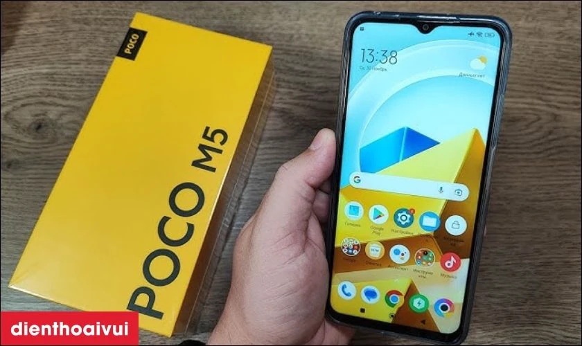 Những lưu &yacute; trước khi thay &eacute;p k&iacute;nh Poco M5