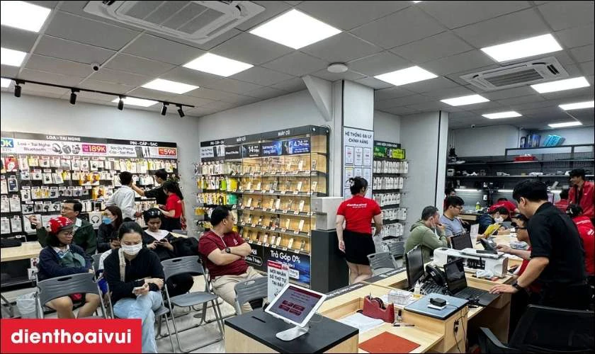Địa chỉ thay &eacute;p k&iacute;nh Poco M5 ở đ&acirc;u uy t&iacute;n, lấy liền lại TPHCM v&agrave; H&agrave; Nội