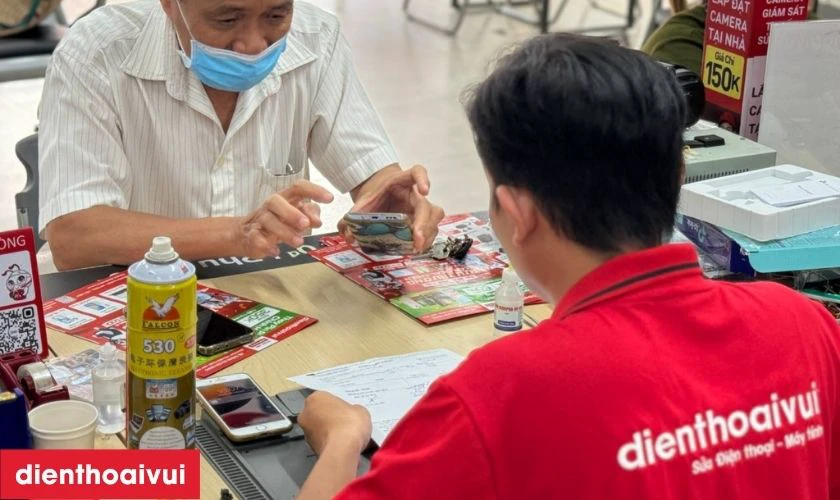 B&agrave;n giao m&aacute;y đ&atilde; thay &eacute;p k&iacute;nh v&agrave; thanh to&aacute;n