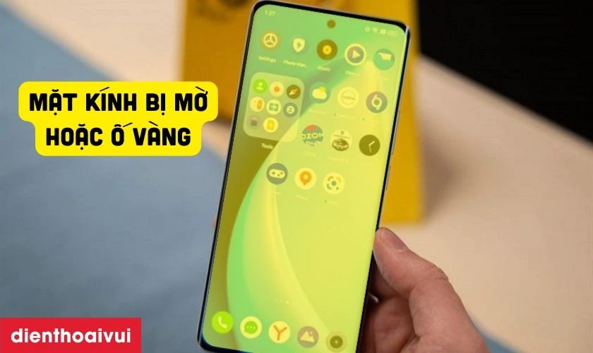 Mặt k&iacute;nh bị mờ hoặc ố v&agrave;ng