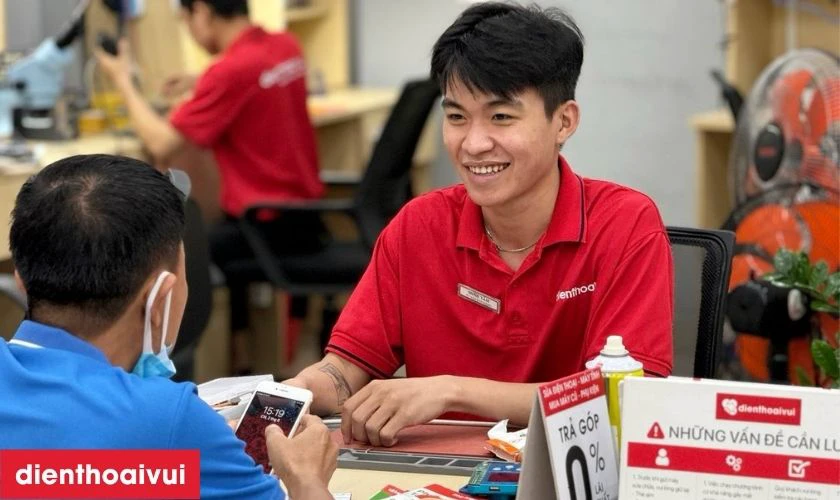 Quy tr&igrave;nh thay &eacute;p k&iacute;nh Realme 10 Pro minh bạch lấy liền tại Điện Thoại Vui