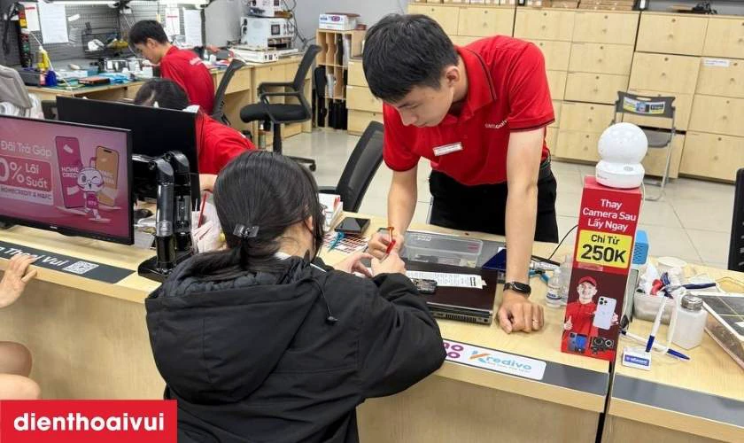 Quy trình thay ép kính điện thoại Realme chuyên nghiệp tại Điện Thoại Vui