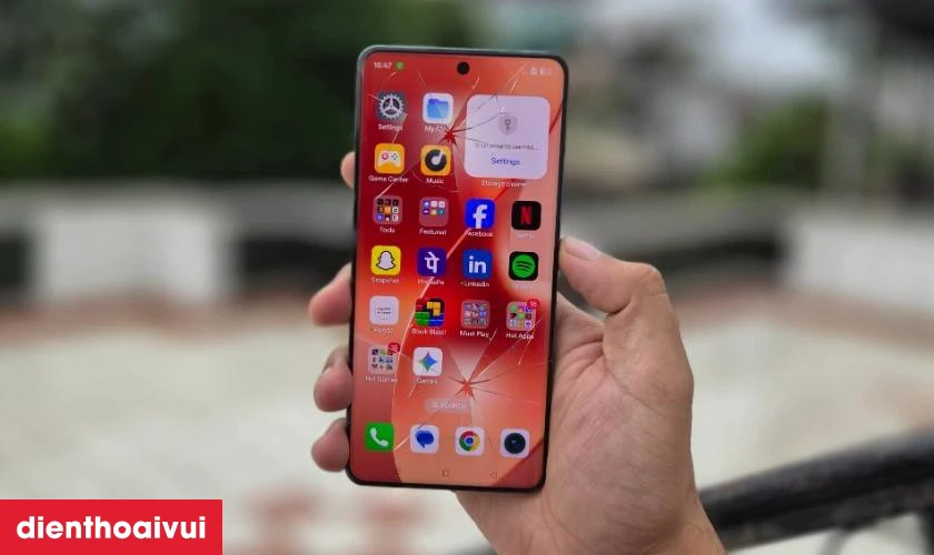 Thay &eacute;p k&iacute;nh Realme 15