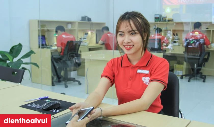 Thay &eacute;p k&iacute;nh Realme 3 Pro ch&iacute;nh h&atilde;ng lấy liền tại Điện Thoại Vui