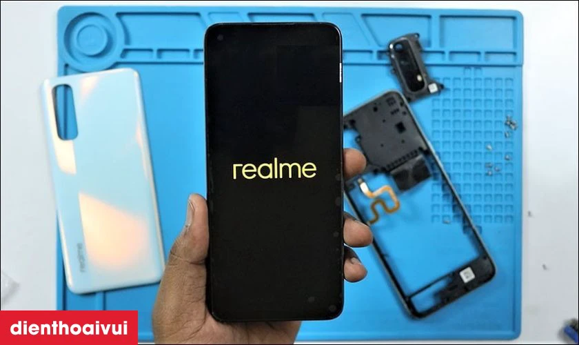 Thay &eacute;p k&iacute;nh l&agrave; giải ph&aacute;p tối ưu nhất cho Realme 9 Pro 5G bị hư hỏng mặt k&iacute;nh