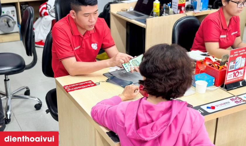 Điện Thoại Vui l&agrave; địa chỉ thay &eacute;p k&iacute;nh Realme 9 Pro 5G uy t&iacute;n nhất