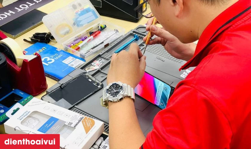 Quy tr&igrave;nh thay &eacute;p k&iacute;nh chuy&ecirc;n nghiệp, minh bạch v&agrave; nhanh ch&oacute;ng