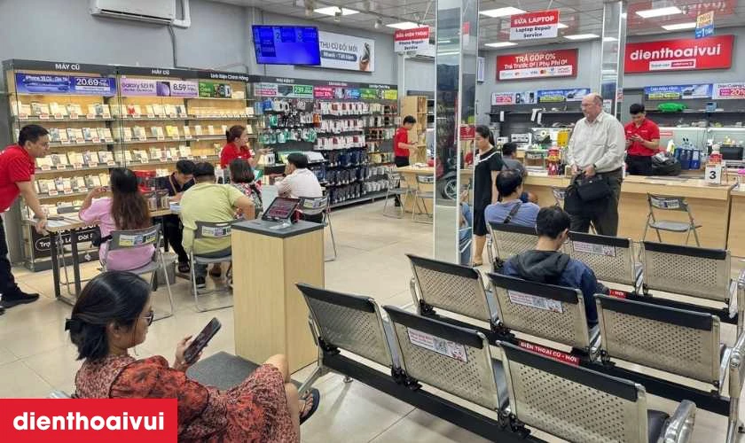 Địa chỉ thay &eacute;p k&iacute;nh Realme 9 Pro Plus ở đ&acirc;u uy t&iacute;n tại TPHCM v&agrave; H&agrave; Nội