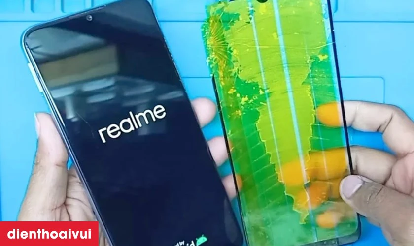 Những lưu &yacute; trước khi thay &eacute;p k&iacute;nh Realme C35