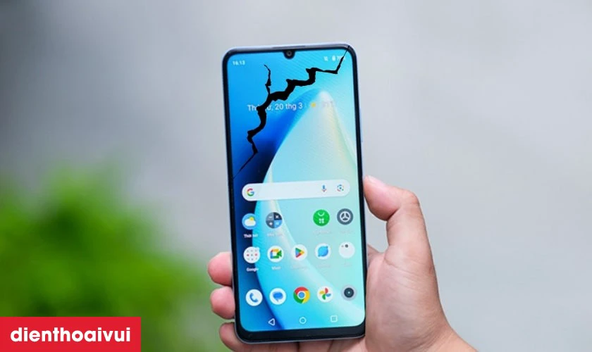 C&aacute;c dấu hiệu nhận biết bạn cần thay &eacute;p k&iacute;nh Realme C60 mới