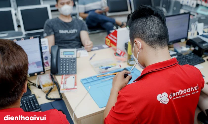 Địa chỉ thay &eacute;p k&iacute;nh Realme C67 ở đ&acirc;u uy t&iacute;n tại TPHCM v&agrave; H&agrave; Nội